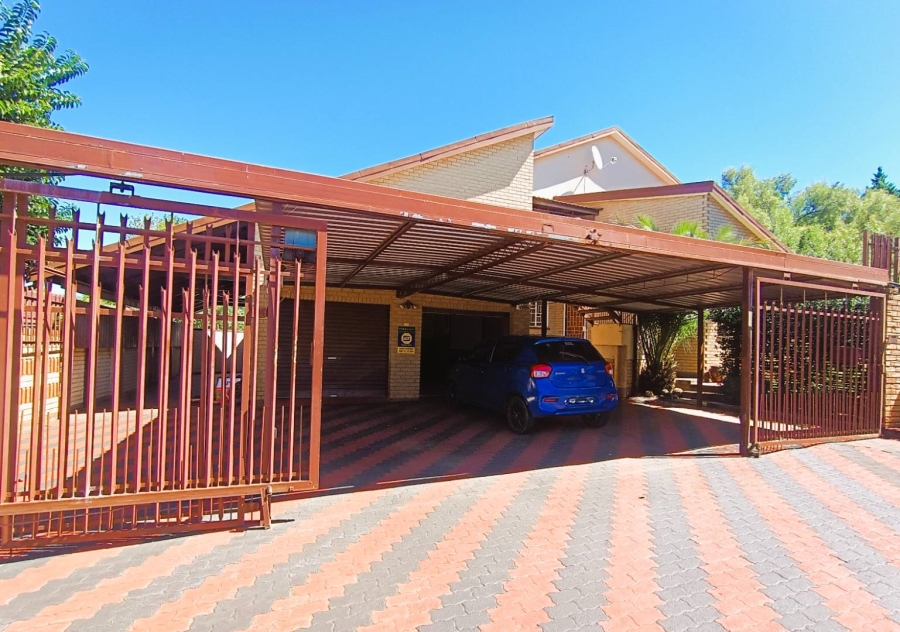 5 Bedroom Property for Sale in Pellissier Free State